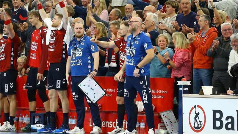 SG-Coach Ales Pajovic gibt Anweisungen.