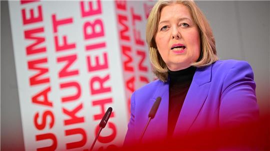 SPD-Chefin Bas kritisiert, der Sozialstaat werde als Bremsklotz diffamiert. 