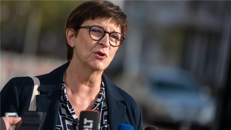 SPD-Chefin Saskia Esken äußert sich vor der Fortsetzung der Verhandlungen in der CDU-Zentrale in Berlin.