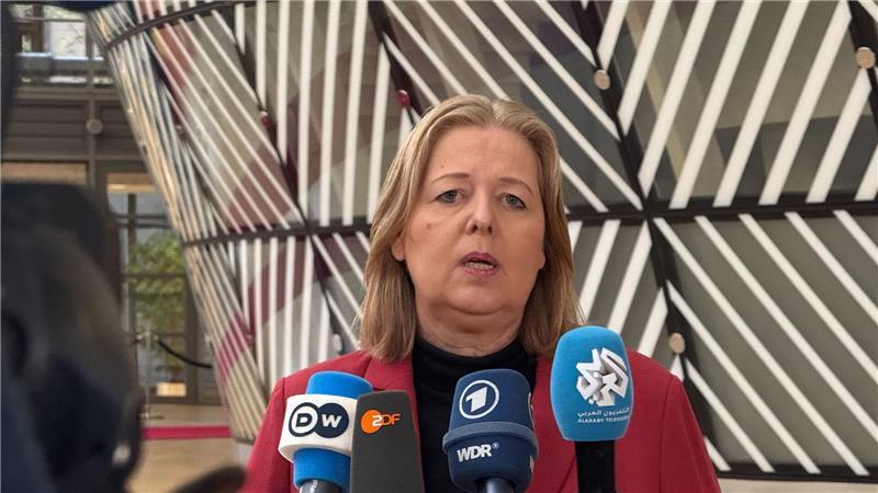 Rentendebatte spitzt sich zu - Union plant Probeabstimmung SPD-Chefin und Arbeitsministerin Bärbel Bas machte in Brüssel deutlich, dass die Koalition auch ans Rentenpaket geknüpft sei.