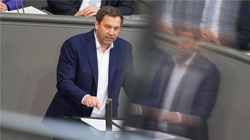 SPD-Fraktionschef Klingbeil fordert Modernisierung Deutschlands.
