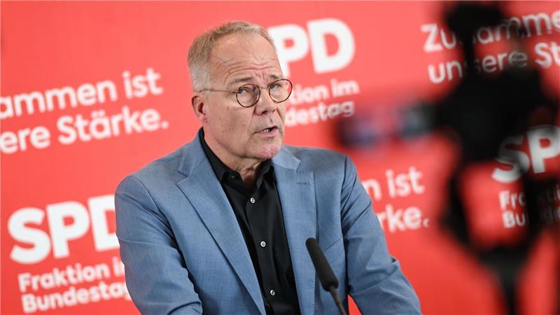 SPD-Fraktionschef Matthias Miersch warnt vor anhaltenden wirtschaftlichen Auswirkungen wegen der Blockade der Straße von Hormus. (Archivbild)