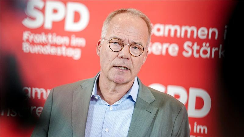 SPD-Fraktionschef Matthias Miersch warnt vor massivsten wirtschaftlichen Auswirkungen wegen der Blockade der Straße von Hormus. (Archivbild)