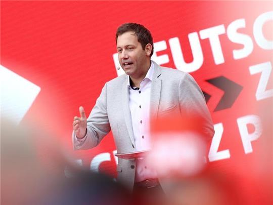 SPD-Generalsekretär Lars Klingbeil warf der Union einen unanständigen Wahlkampf vor. Foto: Rolf Vennenbernd/dpa