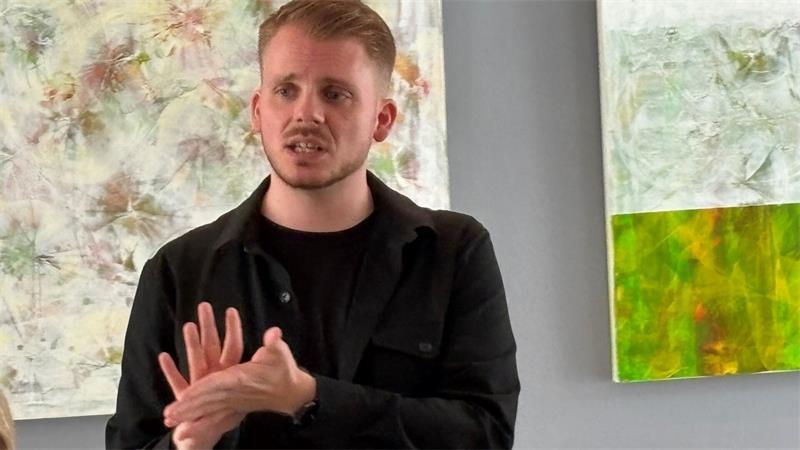 SPD-Generalsekretär Tim Klüssendorf fordert bei seinem Besuch in Harsefeld, Erbschaften und Vermögen höher zu besteuern.