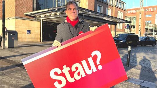 SPD-Landeschef Ulf Kämpfer macht den Verkehr zum Wahlkampfthema.