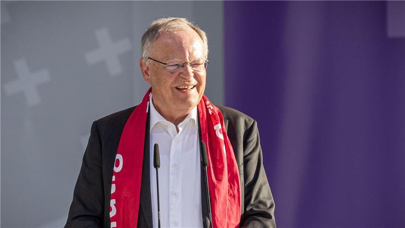 Weil sieht hohe Hürden für AfD-Verbot SPD-Politiker Weil plädiert für eine sachliche Debatte über die AfD.