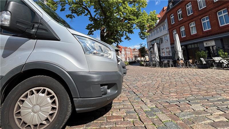 „Wir müssen erreichbar bleiben“: Diskussion um autofreien Fischmarkt in Stade SPD und Grüne wollen, dass der Fischmarkt autofrei wird.