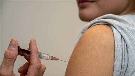 SPD und Grüne wollen die HPV-Impfquote unter Hamburgs Jugendlichen erhöhen. (Archivbild)