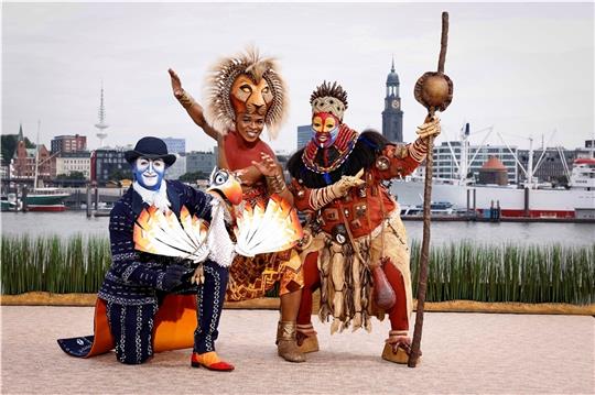 STAGE ENTERTAINMENT: Die Musicals starten wieder ! Stage Entertainment beginnt im September wieder mit den ersten Vorstellung in Hamburg, Berlin und Stuttgart. Das Erfolgs-Musical Disney DER KÖNIG DER LÖwen hat heute am Hamburger hafen symb