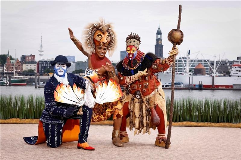 STAGE ENTERTAINMENT: Die Musicals starten wieder ! Stage Entertainment beginnt im September wieder mit den ersten Vorstellung in Hamburg, Berlin und Stuttgart. Das Erfolgs-Musical Disney DER KÖNIG DER LÖwen hat heute am Hamburger hafen symb