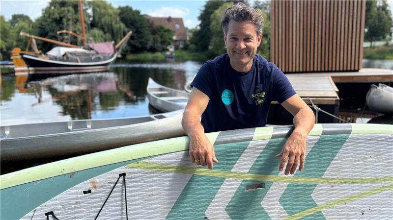 SUP-Club-Chef Philipp Heindl hofft auf stabiles Sommerwetter.