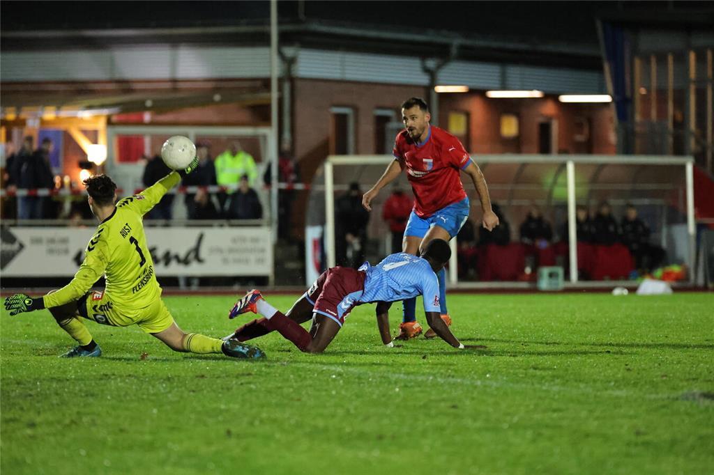 SV Drochtersen Assel - SC Weiche Flensburg, Freitag, 15. November 2024.