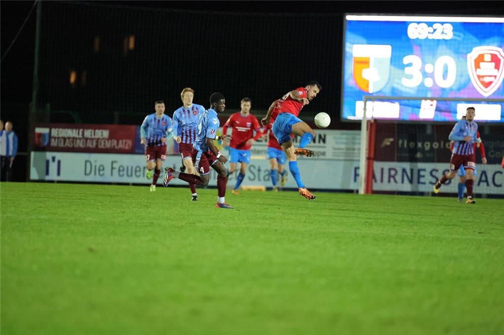 SV Drochtersen Assel - SC Weiche Flensburg, Freitag, 15. November 2024. Foto: Pi...