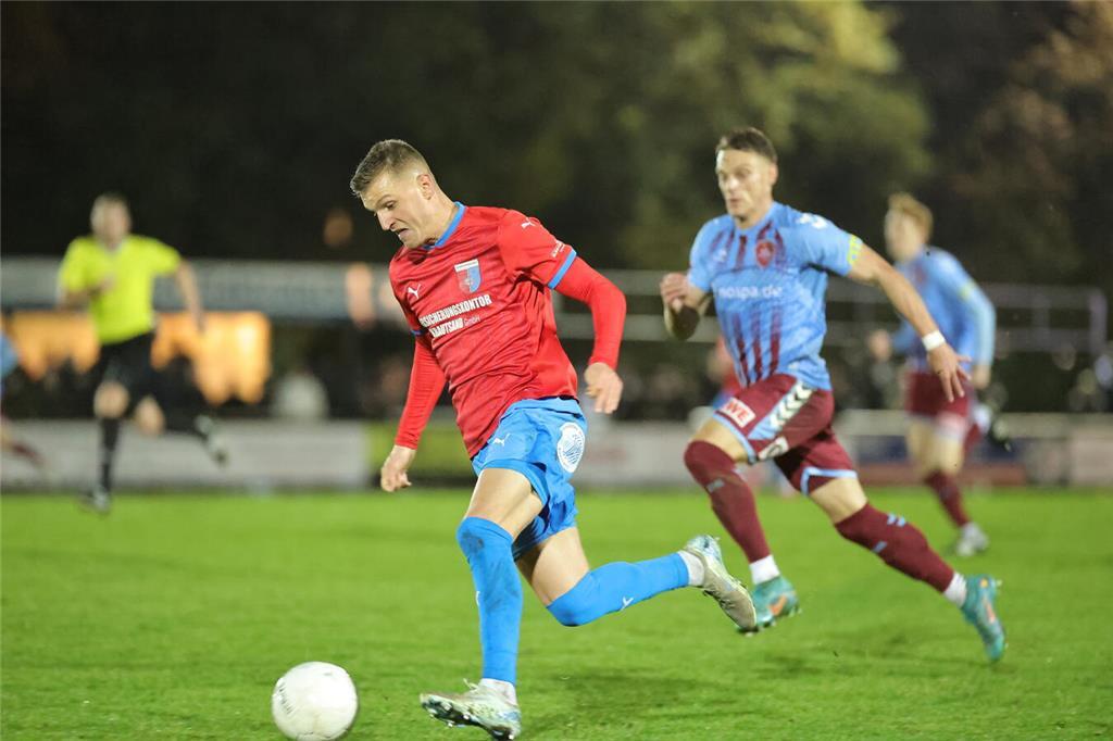 SV Drochtersen Assel - SC Weiche Flensburg, Freitag, 15. November 2024. Foto: Pi...