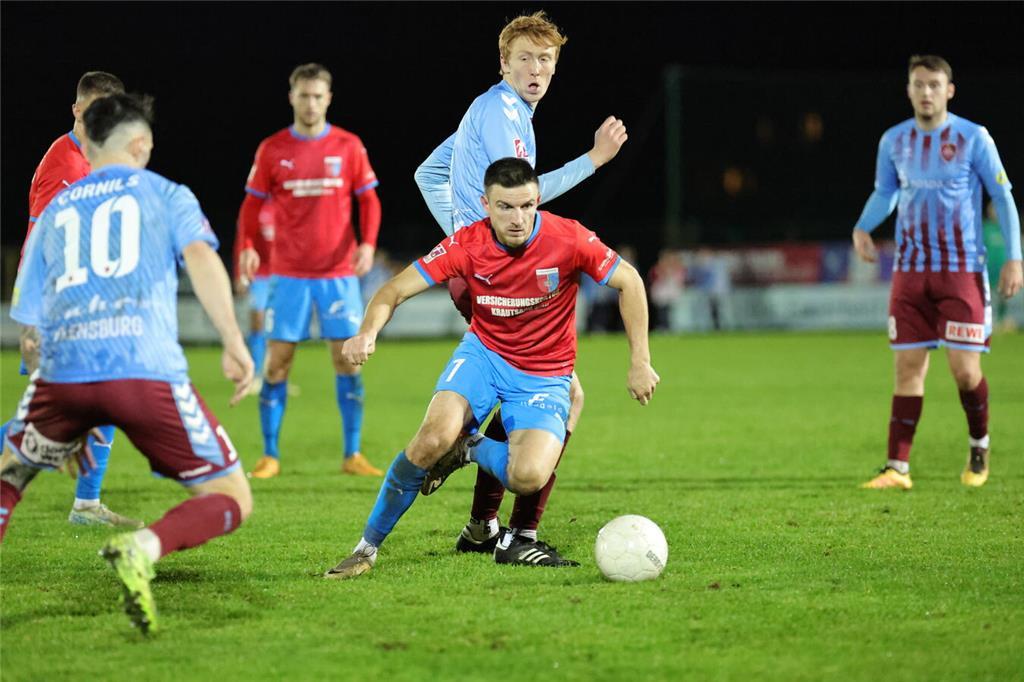 SV Drochtersen Assel - SC Weiche Flensburg, Freitag, 15. November 2024. Foto: Pi...