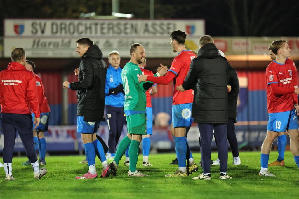 SV Drochtersen Assel - SC Weiche Flensburg, Freitag, 15. November 2024. Foto: Pi...