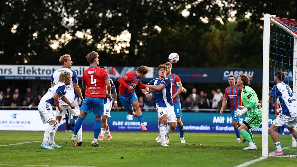 SV Drochtersen Assel gegen Kickers Emden, am Freitag, 21. August 2026. 