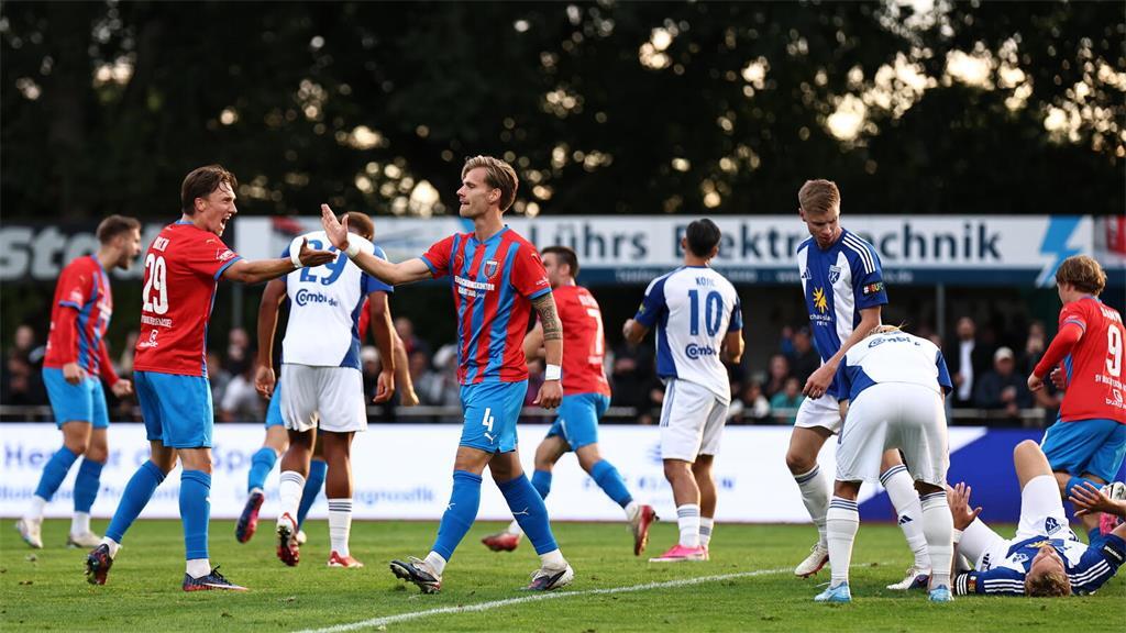 SV Drochtersen Assel gegen Kickers Emden am Freitag, 21. August 2026. Fotos von ...