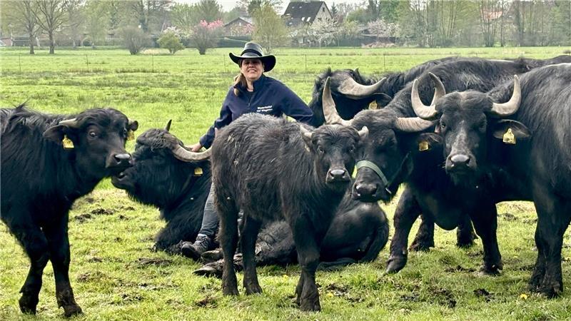 Sabine Rademacher und ihre Wasserbüffel