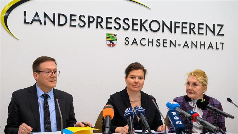 Sachsen-Anhalts Justizministerin (mitte): „Wir stehen mit der Hilfe erst am Anfang.“ 