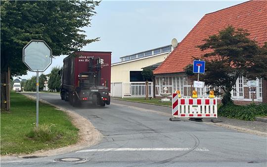 Sackgasse: Die Zufahrt von Nottensdorf aus zur Grundschule ist für Fahrzeuge gesperrt.