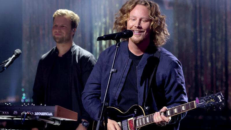 Sänger Michael Schulte tritt bei der Verleihung des Deutschen Radiopreises im Stage Theater Neue Flora auf. 