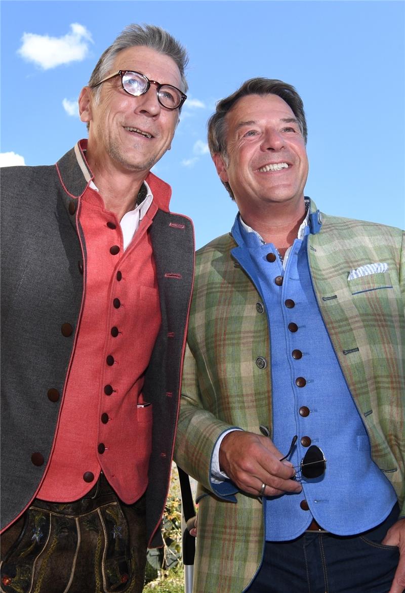 Sänger Patrick Lindner (rechts) und sein Lebensgefährte Peter Schäfer gehen sehr offen mit ihrer Homosexualität um. Beide haben Adoptivsöhne. Foto Kneffel/dpa