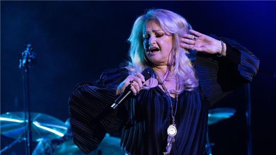 Sängerin Bonnie Tyler wird aktuell im Krankenhaus behandelt – ihr Management zeigt sich hoffnungsvoll, dass sie wieder gesund wird. (Archivbild)