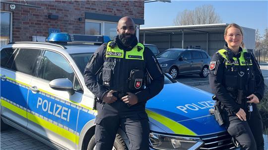 Saghanat Theivendiran und Melanie Wehenkel besetzen für sechs Monate gemeinsam die neue Polizeistation in Freiburg.