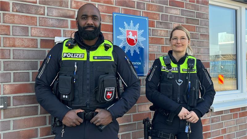 Saghanat Theivendiran und Melanie Wehenkel besetzen für sechs Monate gemeinsam die neue Polizeistation in Freiburg.