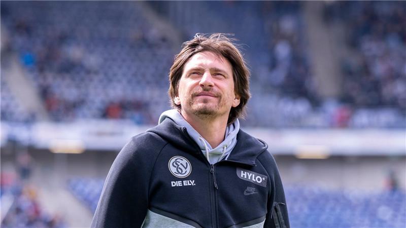 Sah an seinem 40. Geburtstag ein Remis seines Teams: Elversbergs Trainer Vincent Wagner. 