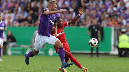 Sah in Ingolstadt die Rote Karte: Osnabrücks Kapitän Timo Beermann (l).