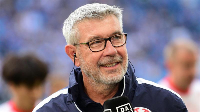 Desolater HSV, reife Mainzer: Hamburger Fehlstart perfekt Sah viel Gutes von seinem Team: Mainz‘ Trainer Urs Fischer.