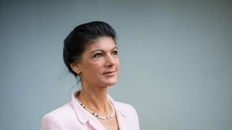 8000 Mitgliedsanträge für Wagenknecht-Partei Sahra Wagenknecht freut sich über den bisherigen Erfolg ihrer Partei.