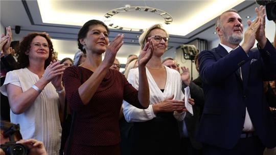 Sahra Wagenknecht jubelt nach den Landtagswahlerfolgen in Sachsen und Thüringen.