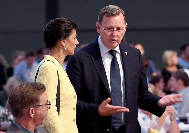 Ramelow will von Wagenknecht Entscheidung zu Parteigründung Sahra Wagenknecht und Bodo Ramelow beim Bundesparteitag der Linken 2018 in Leipzig.