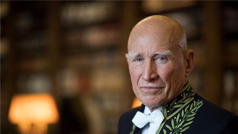 Salgado erhielt zahlreiche Auszeichnungen und war Mitglied der französischen Akademie der Schönen Künste.