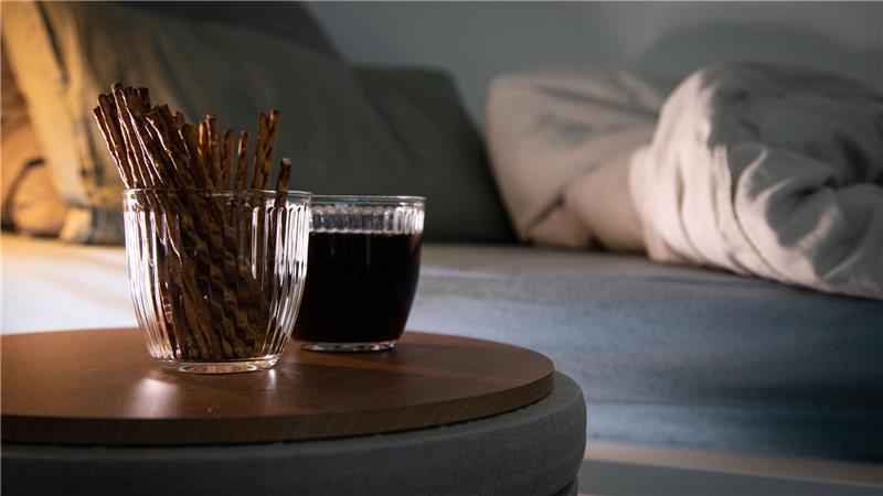 Fieser Magen-Darm-Infekt: 7 Fragen zum Norovirus Salzstangen und Cola bei Noro-Virus? In Maßen kein Problem und wenn‘s unten bleibt ordentlich Elektrolyte.