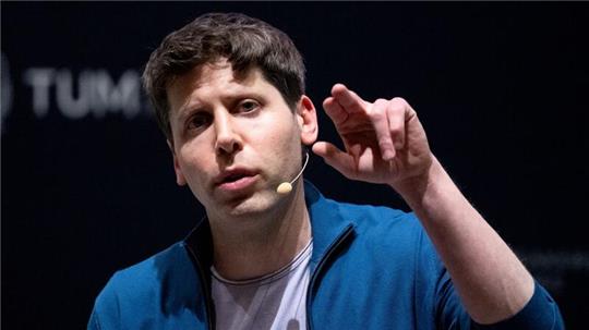 Sam Altman, Geschäftsführer (CEO) von OpenAI und Erfinder der KI-Software ChatGPT, nimmt an der Technische Universität München (TUM) an einer Podiumsdiskussion teil.
