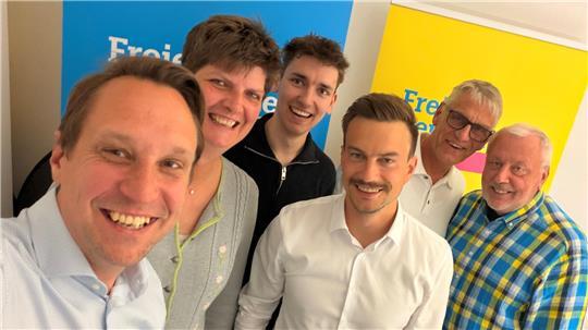 Sammeln Stimmen für die FDP: Enrico Bergmann (von links), Hilke Ehlers, Calvin Bösch, Hannes Budde, Sven Feldtmann und Wolfgang Ehlers.