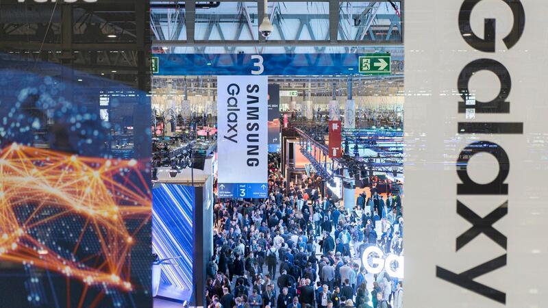 Samsung verdrängt Apple wieder vom Smartphone-Thron Samsung hatte in den vergangenen Monaten im üblichen jährlichen Rhythmus sein neues Spitzenmodell Galaxy S24 auf den Markt gebracht.