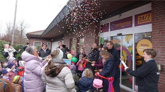 Samt Konfettikanone wurde die "Tante Enso"-Filiale in Ihlienworth am 12. Dezember feierlich eröffnet.