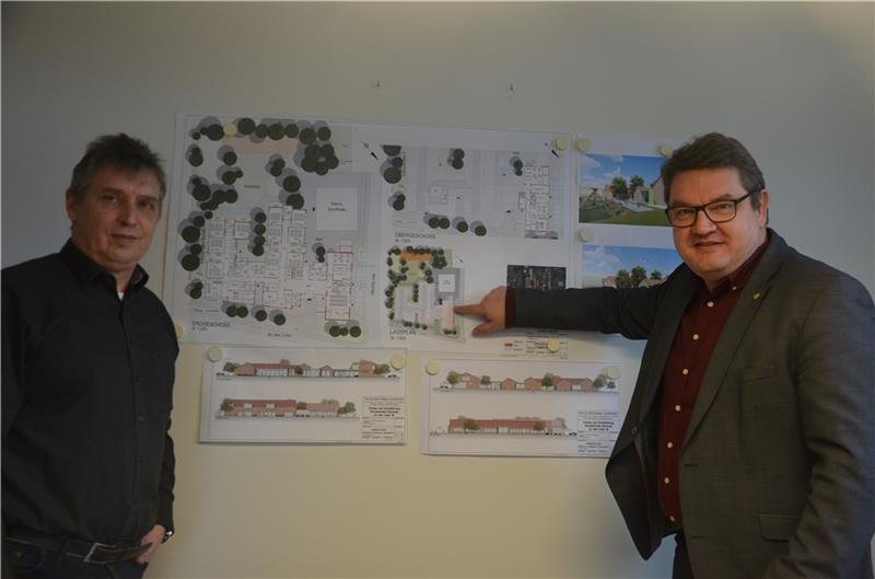 Samtgemeindebürgermeister Holger Falcke (rechts) und Planungschef Thorsten Liebeck sind für Ortsentwicklung zuständig. Foto: von Allwörden