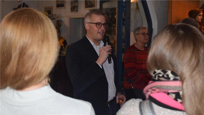 Samtgemeindebürgermeister und Horneburger Gemeindedirektor Knut Willenbockel begrüßt die Gäste.