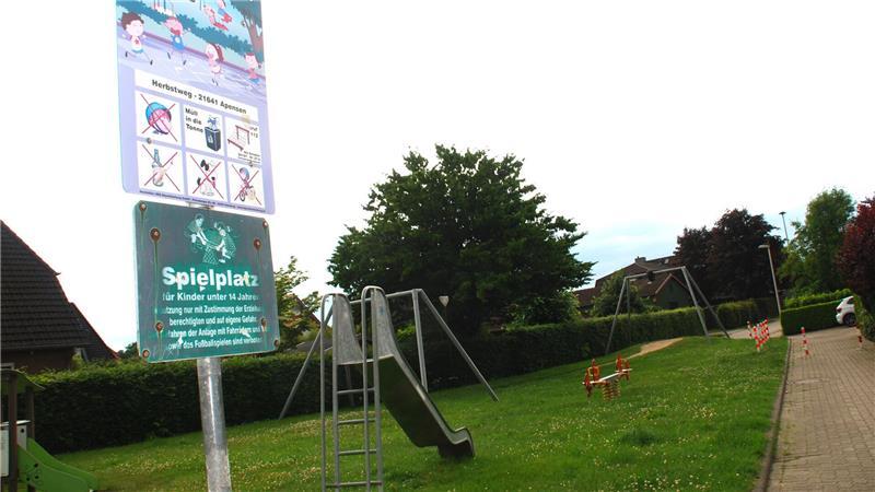 Sandkiste ohne Sonnenschutz: der Spielplatz im Herbstweg.