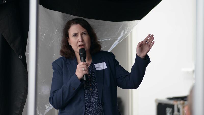 Handwerker fehlen: Viebrockhaus geht neue Wege – „Brauchen euch“ Sandra Heuchert, stellvertretende Geschäftsstellenleitung der Handwerkskammer, sagt zu den Azubis: „Ihr seid die Zukunft.“