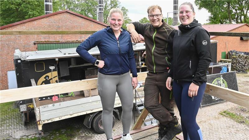 Sandra Hillermann, Basti Bassen und Lea Hollmann freuen sich aufs „etwas andere Hurricane-Erlebnis“.