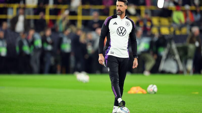 Bundestrainer Nagelsmann: Sein wichtigster Assistent hört auf Sandro Wagner auf dem Rasen.