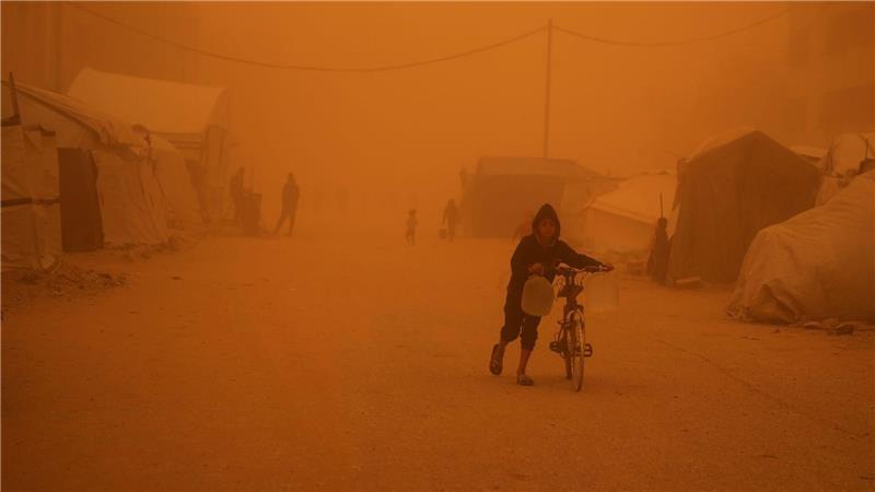 Sandstürme kommen in der Region nicht selten vor, aber dieses Mal ist der Sturm besonders stark.